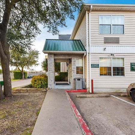 Hometowne Studios By Red Roof Dallas - North Addison - Tollway Εξωτερικό φωτογραφία