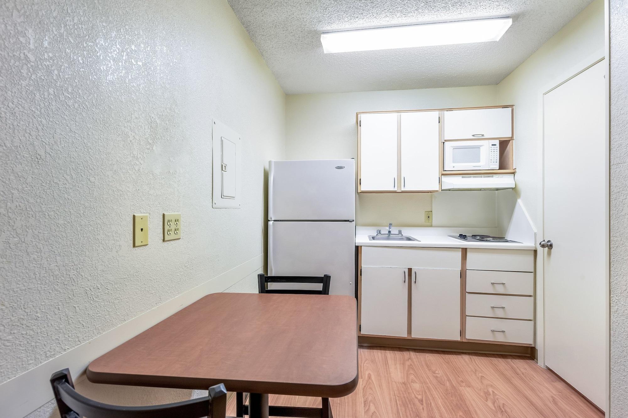 Hometowne Studios By Red Roof Dallas - North Addison - Tollway Εξωτερικό φωτογραφία