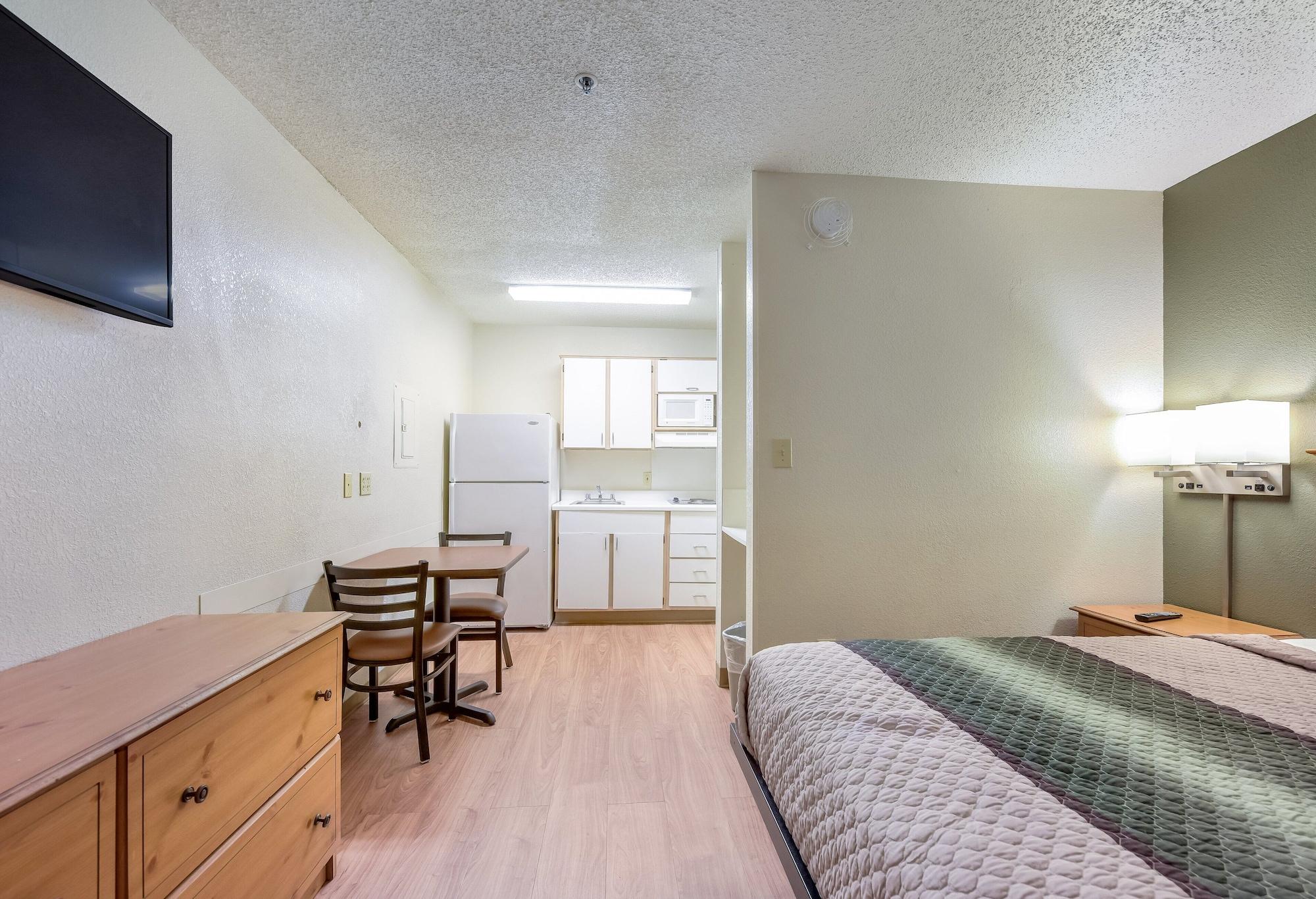 Hometowne Studios By Red Roof Dallas - North Addison - Tollway Εξωτερικό φωτογραφία