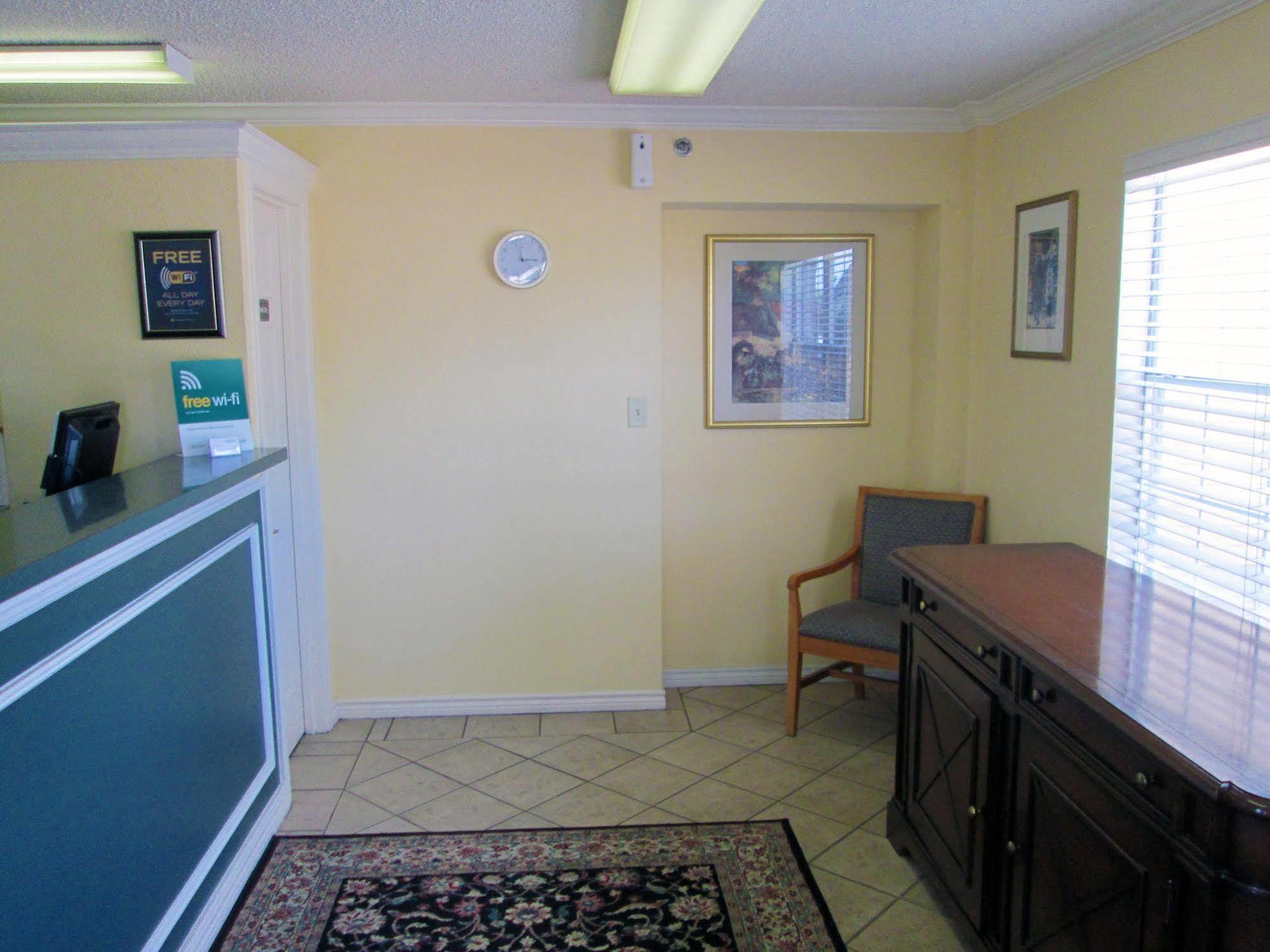Hometowne Studios By Red Roof Dallas - North Addison - Tollway Εξωτερικό φωτογραφία
