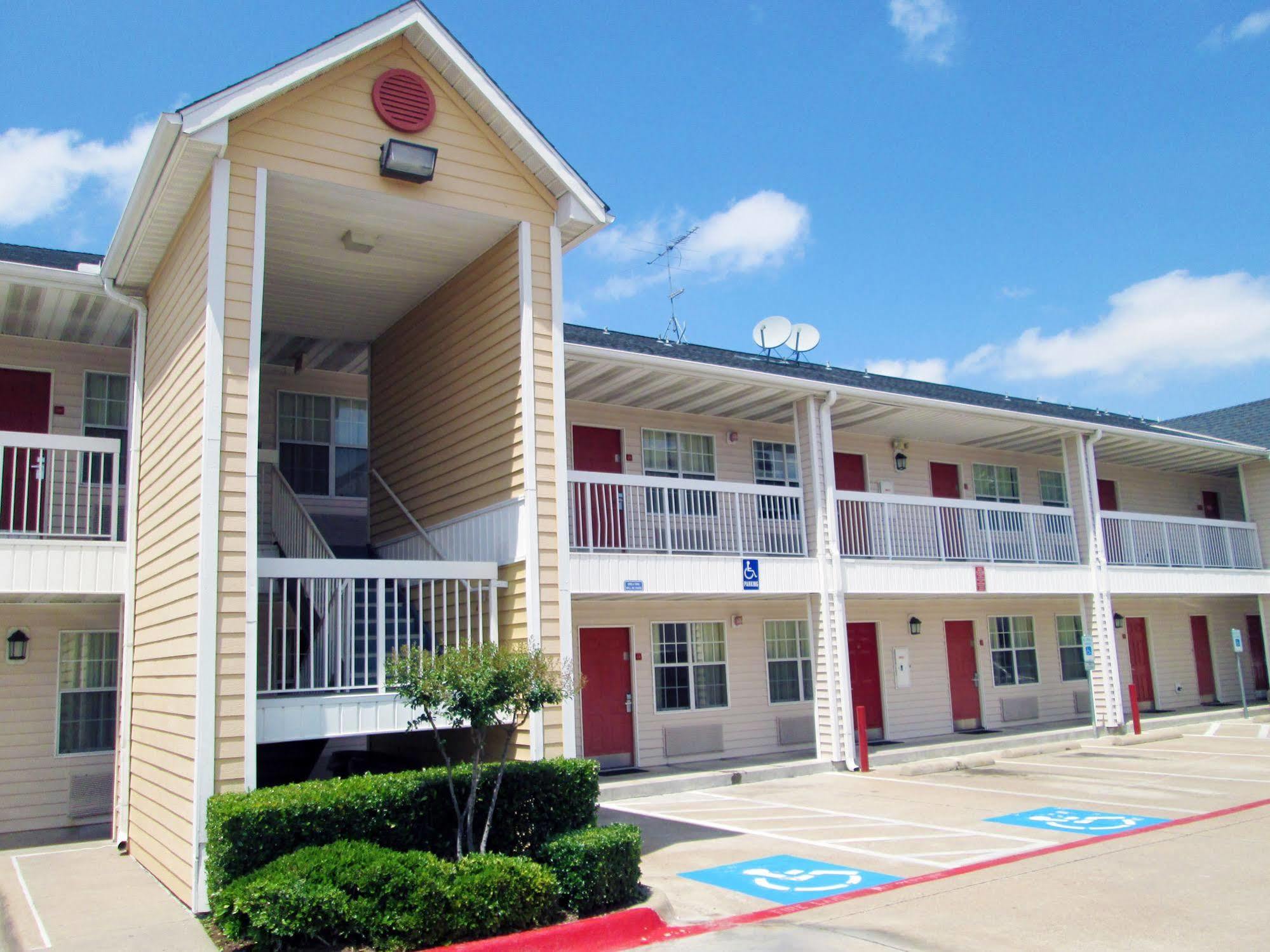 Hometowne Studios By Red Roof Dallas - North Addison - Tollway Εξωτερικό φωτογραφία